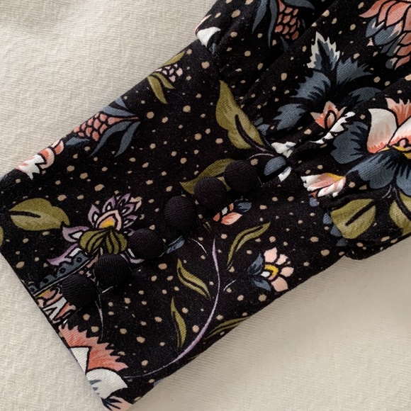 🌹Loft black floral swing dress with long sleeves and button cuffs. Size XS. NWT. - Picture 6 of 8